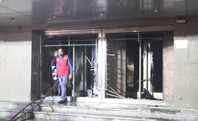 مهار حریق در بانک ملی مرکزی اهواز توسط سازمان آتش نشانی